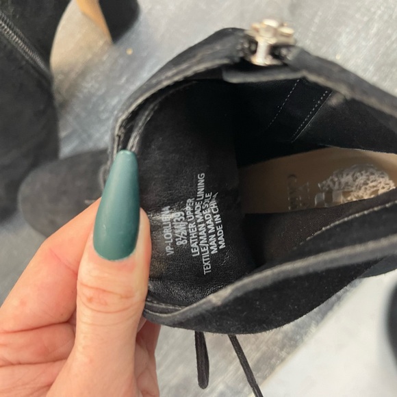 Women’s 8.5 Vince Camuto booties - Picture 8 of 8